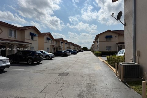 Condominio en alquiler en Hialeah, Florida, 2 dormitorios, 89.19 m2 № 2171265 - foto 12