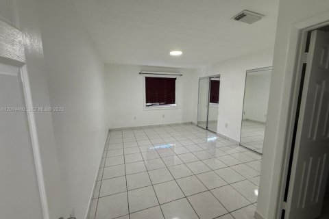 Condominio en alquiler en Hialeah, Florida, 2 dormitorios, 89.19 m2 № 2171265 - foto 7