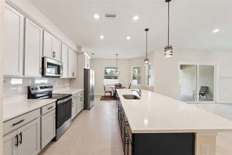 House in Spring Hill, Florida 5 bedrooms, 284.28 sq.m. № 1525441 - photo 13