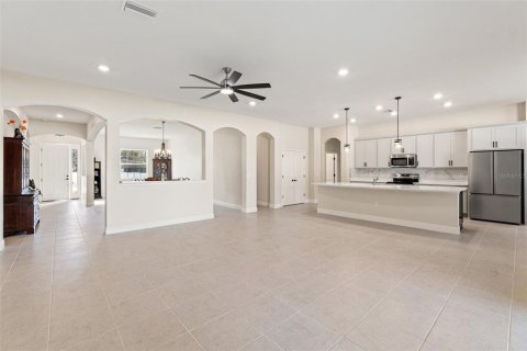 House in Spring Hill, Florida 5 bedrooms, 284.28 sq.m. № 1525441 - photo 6