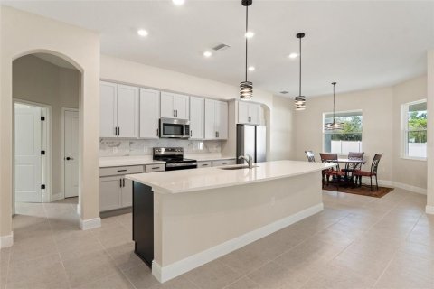 House in Spring Hill, Florida 5 bedrooms, 284.28 sq.m. № 1525441 - photo 17