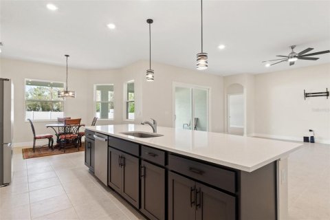 House in Spring Hill, Florida 5 bedrooms, 284.28 sq.m. № 1525441 - photo 15