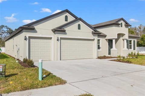 House in Spring Hill, Florida 5 bedrooms, 284.28 sq.m. № 1525441 - photo 2