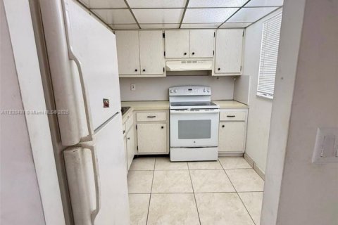Copropriété à vendre à Miami, Floride: 1 chambre, 78.04 m2 № 1825809 - photo 11