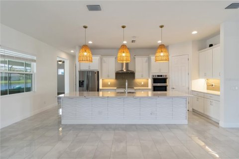 House in Parrish, Florida 4 bedrooms, 278.89 sq.m. № 1917576 - photo 8