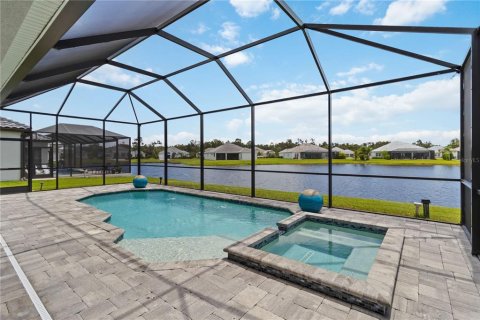 House in Parrish, Florida 4 bedrooms, 278.89 sq.m. № 1917576 - photo 2