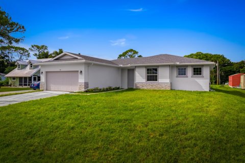 House in St. Lucie, Florida 4 bedrooms, 164.9 sq.m. № 2083288 - photo 2