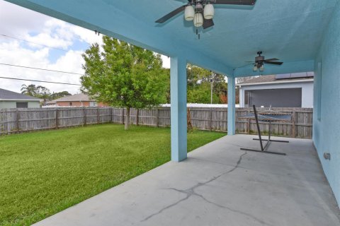 Villa ou maison à vendre à Port St. Lucie, Floride: 4 chambres, 190.45 m2 № 2086714 - photo 20