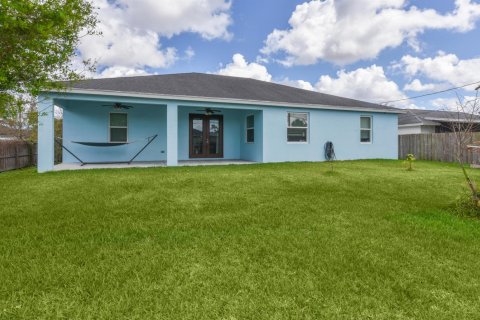 Villa ou maison à vendre à Port St. Lucie, Floride: 4 chambres, 190.45 m2 № 2086714 - photo 4