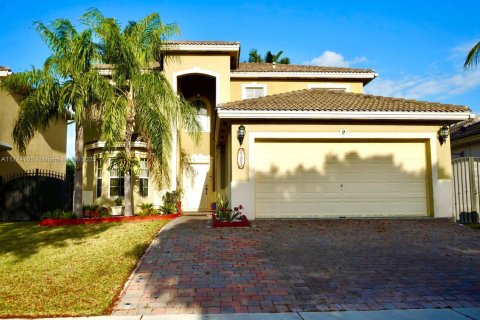 House in Cutler Bay, Florida 3 bedrooms, 197.7 sq.m. № 1731239 - photo 1