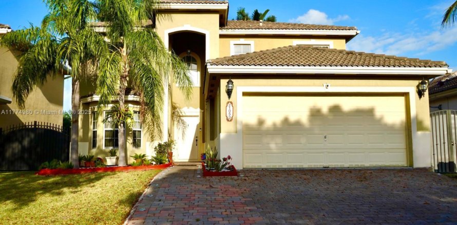 House in Cutler Bay, Florida 3 bedrooms, 197.7 sq.m. № 1731239