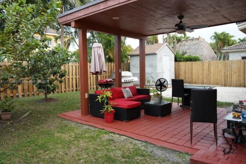 House in Cutler Bay, Florida 3 bedrooms, 197.7 sq.m. № 1731239 - photo 16