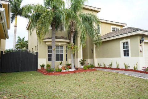 House in Cutler Bay, Florida 3 bedrooms, 197.7 sq.m. № 1731239 - photo 2