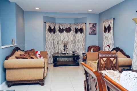 House in Cutler Bay, Florida 3 bedrooms, 197.7 sq.m. № 1731239 - photo 3