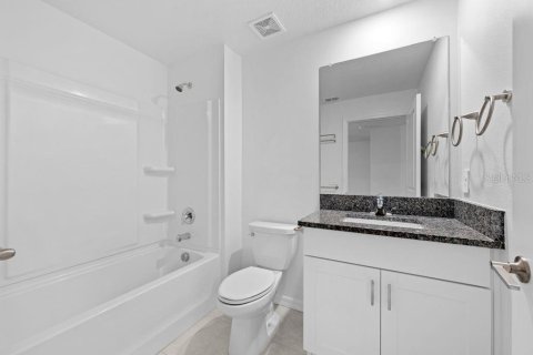 Townhouse in Parrish, Florida 3 bedrooms, 154.78 sq.m. № 2277503 - photo 17