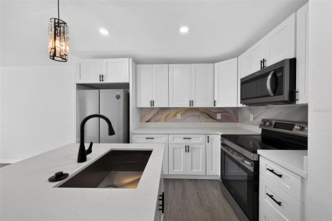 Appartement à louer à Port Charlotte, Floride: 3 chambres, 115.76 m2 № 2406491 - photo 2