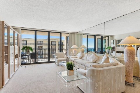 Condo in South Palm Beach, Florida, 2 bedrooms  № 2381432 - photo 12