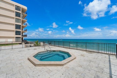 Condo in South Palm Beach, Florida, 2 bedrooms  № 2381432 - photo 8