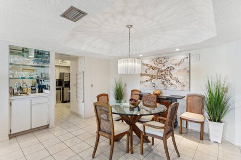 Condo in South Palm Beach, Florida, 2 bedrooms  № 2381432 - photo 17