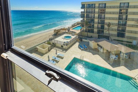 Condo in South Palm Beach, Florida, 2 bedrooms  № 2381432 - photo 30