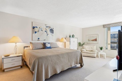 Condo in South Palm Beach, Florida, 2 bedrooms  № 2381432 - photo 21