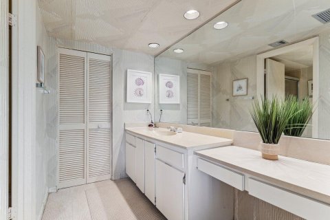 Condo in South Palm Beach, Florida, 2 bedrooms  № 2381432 - photo 25