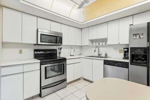 Condo in South Palm Beach, Florida, 2 bedrooms  № 2381432 - photo 19