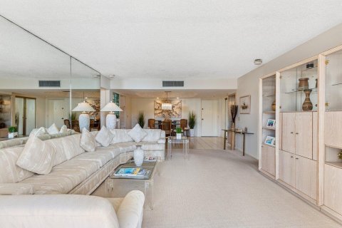 Condo in South Palm Beach, Florida, 2 bedrooms  № 2381432 - photo 14