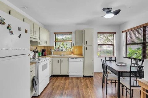 Appartement à louer à Hollywood, Floride: 2 chambres, 94.76 m2 № 1888972 - photo 9