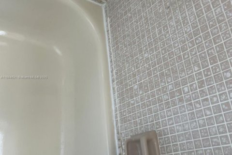 Apartment in Hollywood, Florida 2 bedrooms, 94.76 sq.m. № 1888972 - photo 13