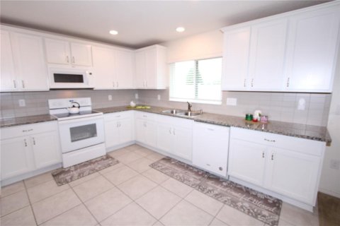 House in Davenport, Florida 3 bedrooms, 205.96 sq.m. № 2236802 - photo 12