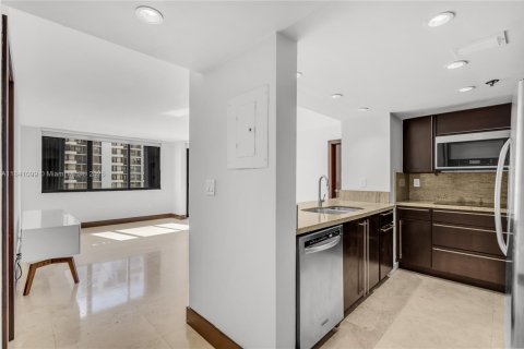 Condominio en alquiler en Miami, Florida, 2 dormitorios, 95.69 m2 № 1836014 - foto 1