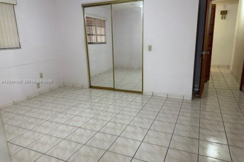 Commercial property in Miami, Florida 231.05 sq.m. № 2395006 - photo 14