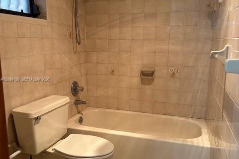 Commercial property in Miami, Florida 231.05 sq.m. № 2395006 - photo 13