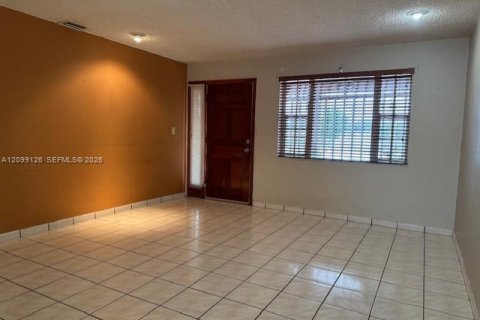 Commercial property in Miami, Florida 231.05 sq.m. № 2395006 - photo 5