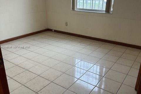 Commercial property in Miami, Florida 231.05 sq.m. № 2395006 - photo 10