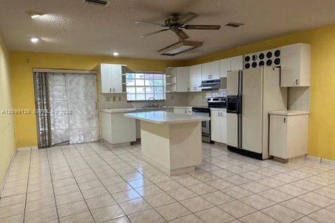 Commercial property in Miami, Florida 231.05 sq.m. № 2395006 - photo 7