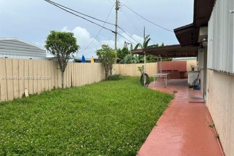 Commercial property in Miami, Florida 231.05 sq.m. № 2395006 - photo 18