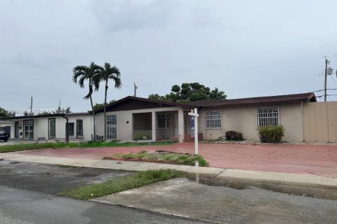 Commercial property in Miami, Florida 231.05 sq.m. № 2395006