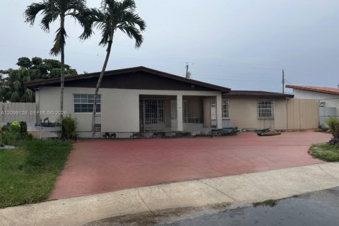 Commercial property in Miami, Florida 231.05 sq.m. № 2395006 - photo 2