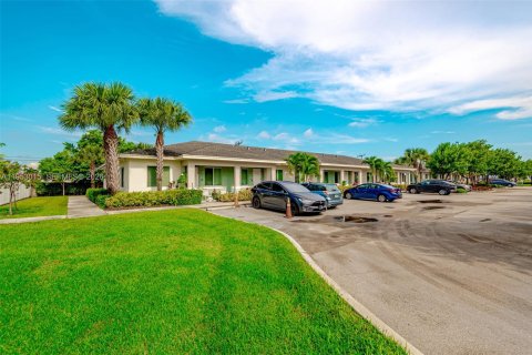 Immobilier commercial à vendre à Miami Gardens, Floride № 2153227 - photo 1
