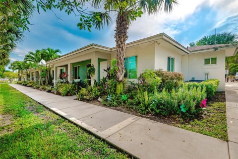 Immobilier commercial à vendre à Miami Gardens, Floride № 2153227 - photo 12