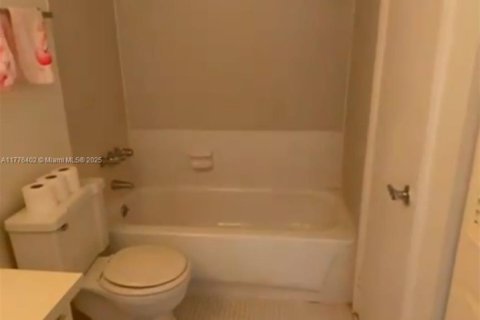 Condominio en venta en Miami, Florida, 1 dormitorio, 76.74 m2 № 1941569 - foto 6