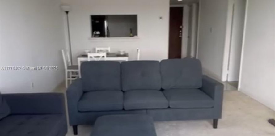 Condominio en Miami, Florida, 1 dormitorio № 1941569