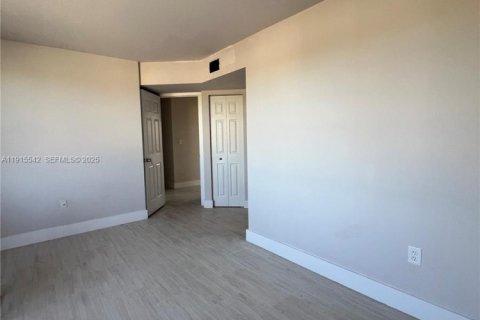 Copropriété à louer à Miami, Floride: 3 chambres, 144.93 m2 № 1971455 - photo 12