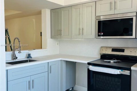 Copropriété à louer à Miami, Floride: 3 chambres, 144.93 m2 № 1971455 - photo 4