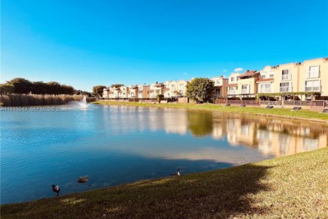 Copropriété à louer à Miami, Floride: 3 chambres, 144.93 m2 № 1971455 - photo 17