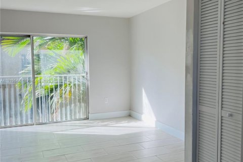 Copropriété à louer à Miami, Floride: 3 chambres, 144.93 m2 № 1971455 - photo 5