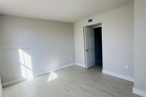 Copropriété à louer à Miami, Floride: 3 chambres, 144.93 m2 № 1971455 - photo 9