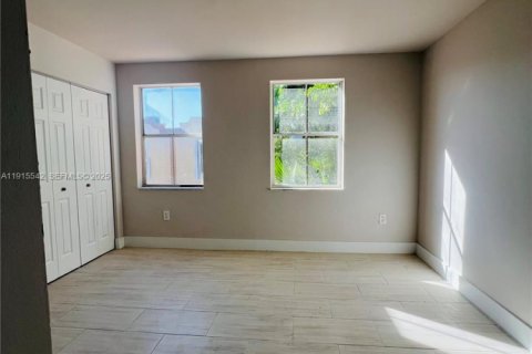 Copropriété à louer à Miami, Floride: 3 chambres, 144.93 m2 № 1971455 - photo 10